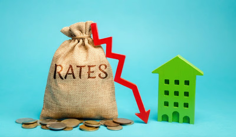 How does federal interest rate policy influence daily real estate news updates?